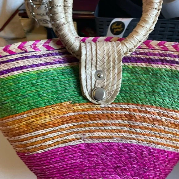 Straw Market Handmade Multicolored Mexican palm leaf Tote in gently used cond - Picture 5 of 7